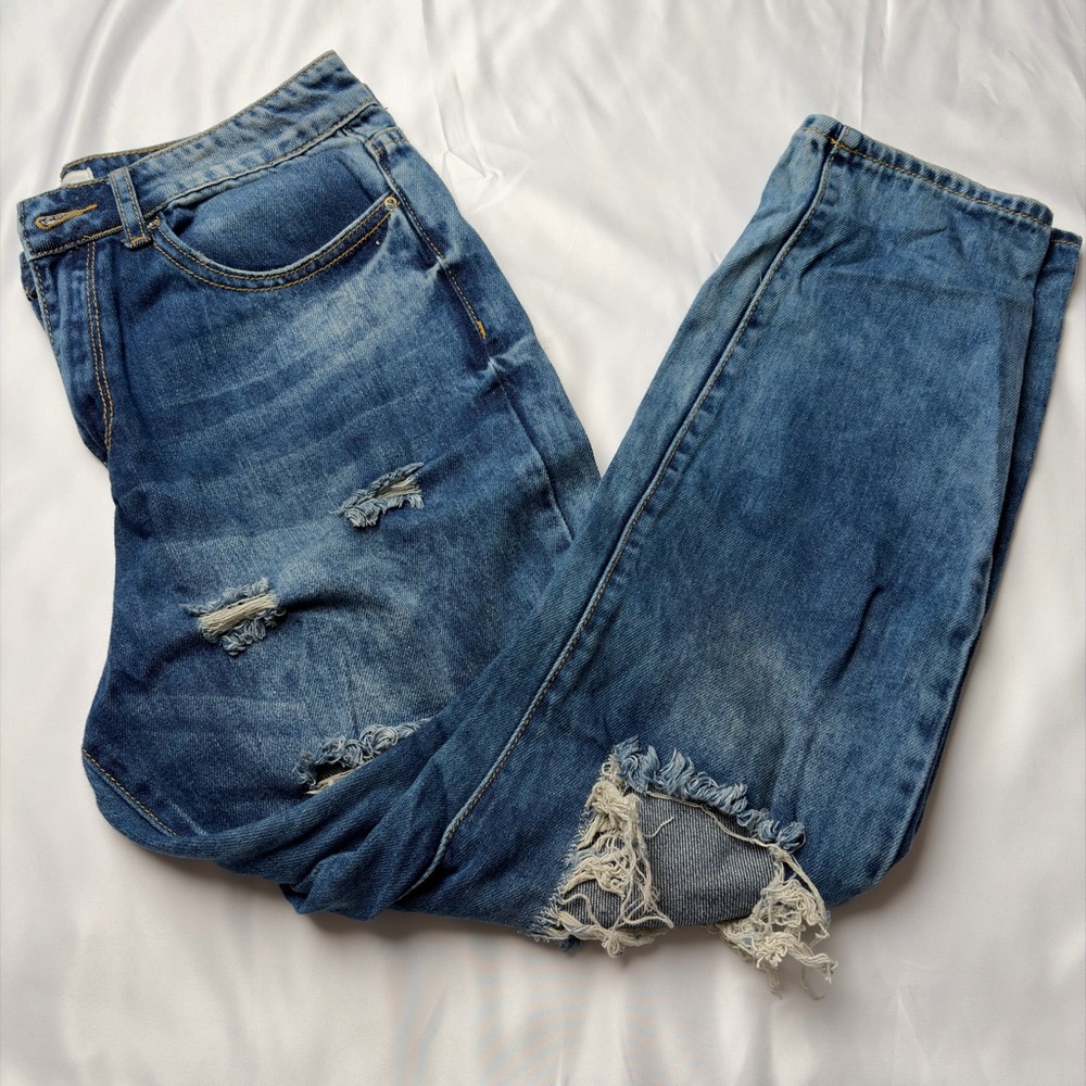 Forever 21 Distressed Boyfriend Jeans – Size 28